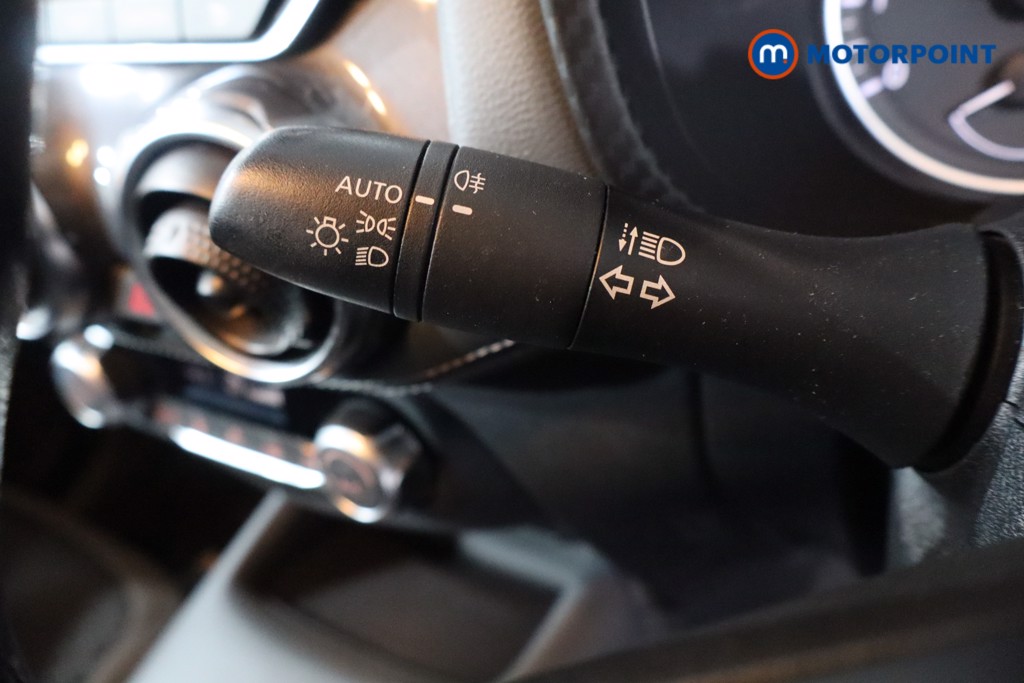 Nissan Juke N-Connecta Manual Petrol SUV - Stock Number (1602668) - 15th supplementary image