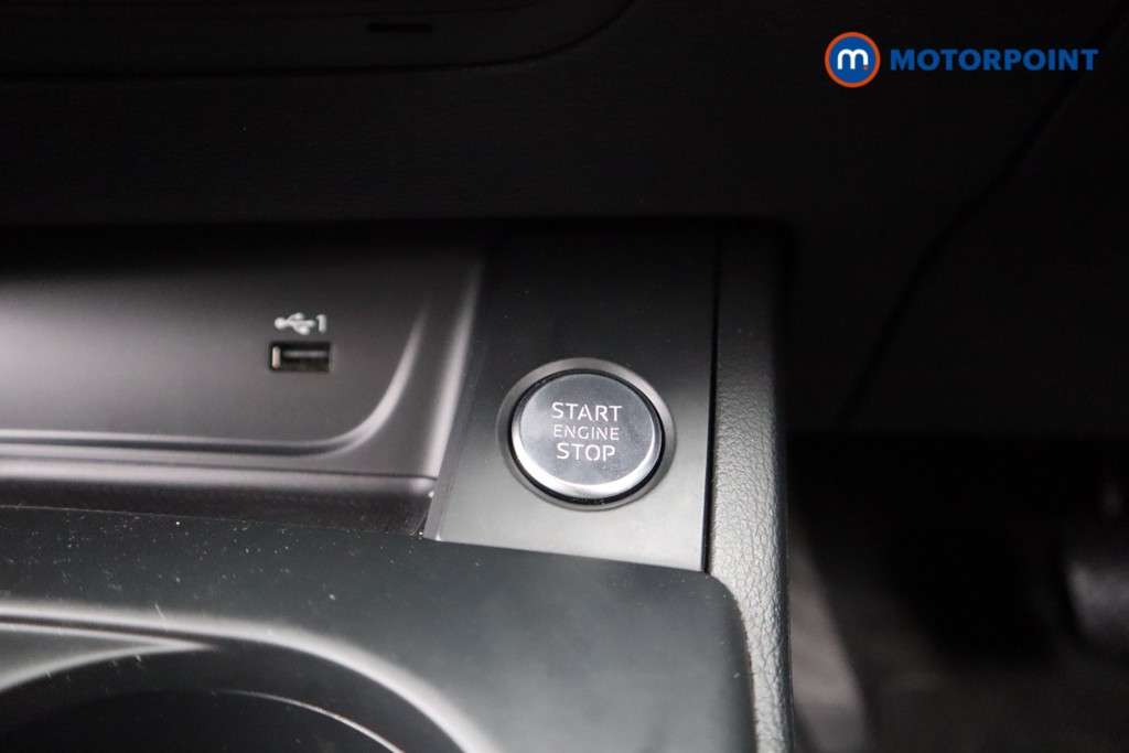 Audi A4 Technik Automatic Petrol Saloon - Stock Number (1606100) - 17th supplementary image