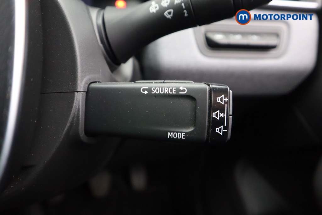 Renault Clio Evolution Manual Petrol Hatchback - Stock Number (1606476) - 8th supplementary image