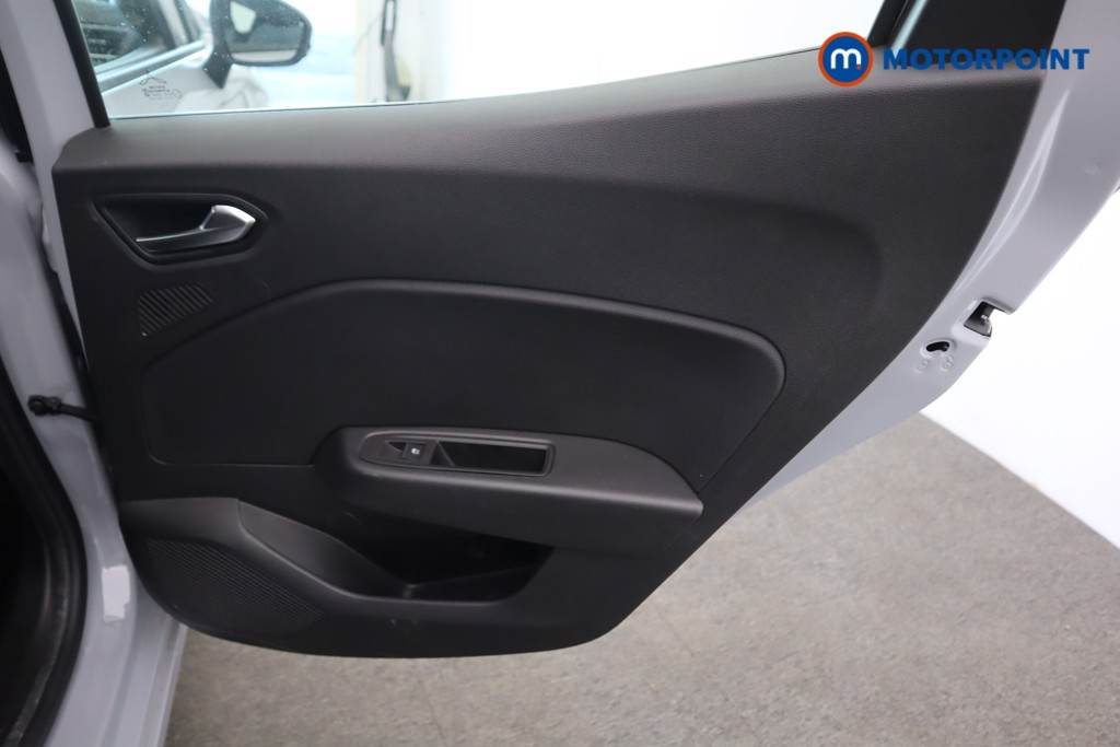 Renault Clio Evolution Manual Petrol Hatchback - Stock Number (1606476) - 27th supplementary image