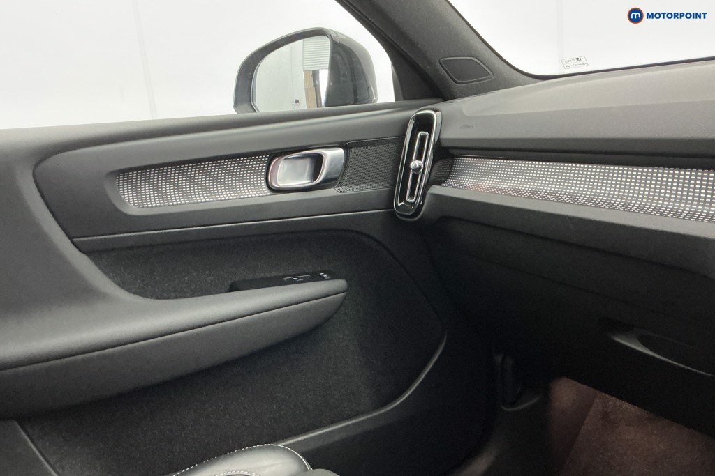 Volvo Xc40 R Design Manual Petrol SUV - Stock Number (1599146) - 21st supplementary image