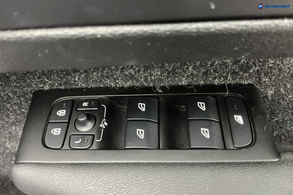 Volvo Xc40 R Design Manual Petrol SUV - Stock Number (1599146) - 26th supplementary image