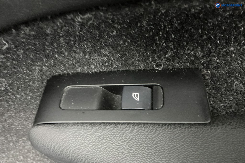 Volvo Xc40 R Design Manual Petrol SUV - Stock Number (1599146) - 28th supplementary image