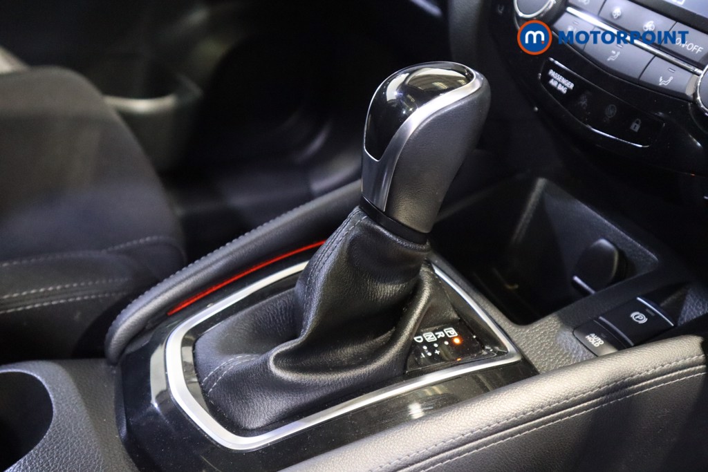 Nissan Qashqai N-Connecta Automatic Petrol SUV - Stock Number (1600478) - 5th supplementary image