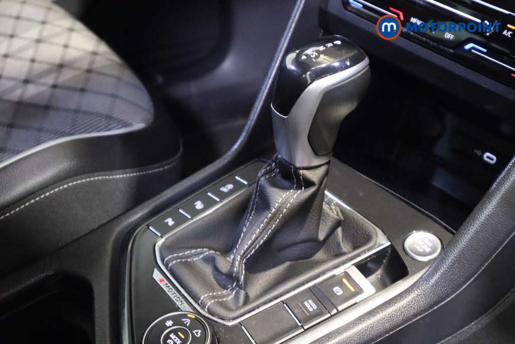 Volkswagen Tiguan R-Line Automatic Diesel SUV - Stock Number (1603427) - 5th supplementary image