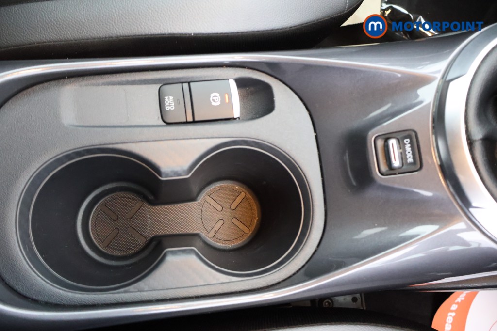 Nissan Juke N-Connecta Manual Petrol SUV - Stock Number (1604099) - 9th supplementary image