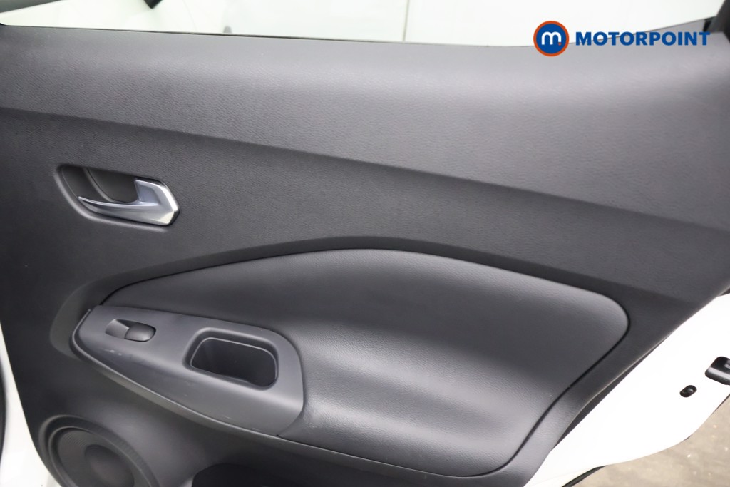 Nissan Juke N-Connecta Manual Petrol SUV - Stock Number (1604099) - 18th supplementary image