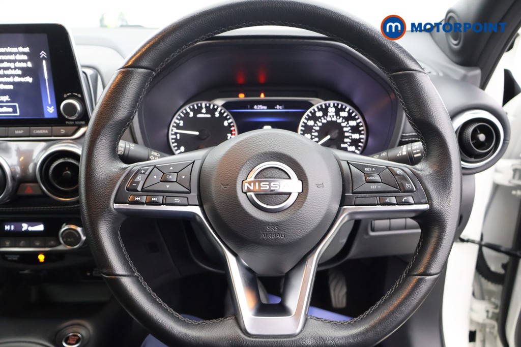 Nissan Juke N-Connecta Manual Petrol SUV - Stock Number (1604099) - 1st supplementary image