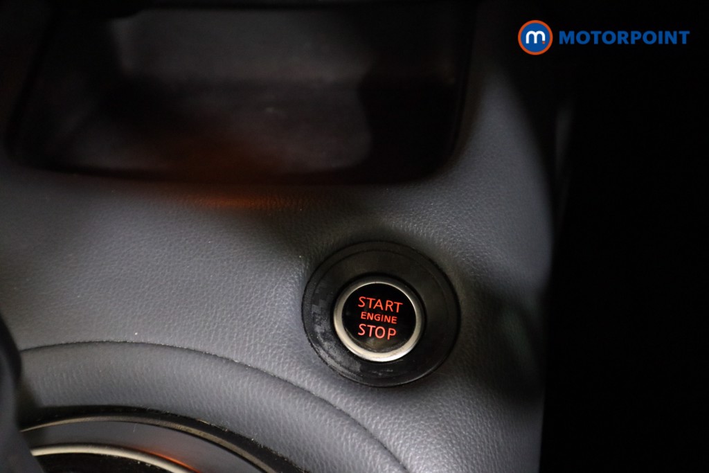 Nissan Juke N-Connecta Automatic Petrol SUV - Stock Number (1604580) - 8th supplementary image