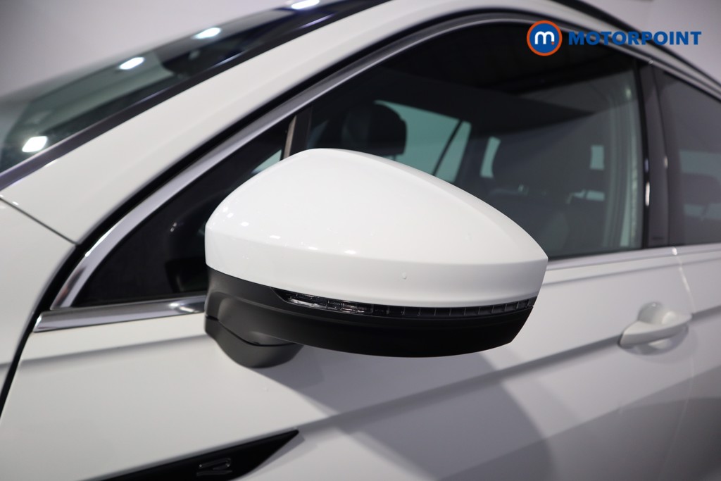 Volkswagen Tiguan R-Line Automatic Petrol SUV - Stock Number (1604648) - 34th supplementary image