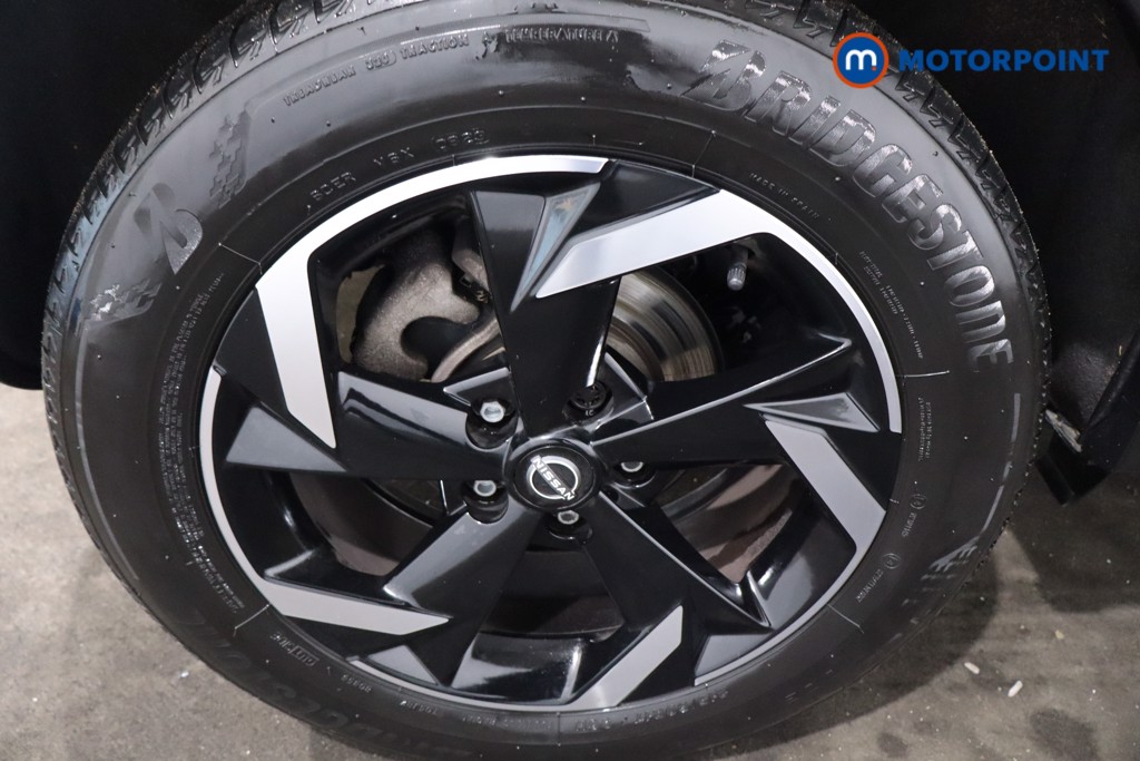 Nissan Juke N-Connecta Automatic Petrol SUV - Stock Number (1605436) - 9th supplementary image