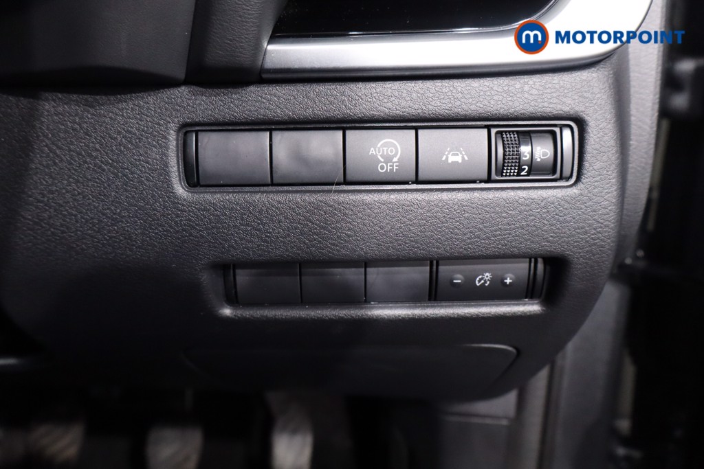 Nissan Qashqai N-Connecta Manual Petrol SUV - Stock Number (1605842) - 17th supplementary image