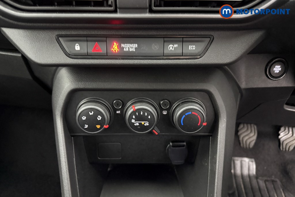 Dacia Sandero Expression Manual Petrol Hatchback - Stock Number (1595096) - 9th supplementary image