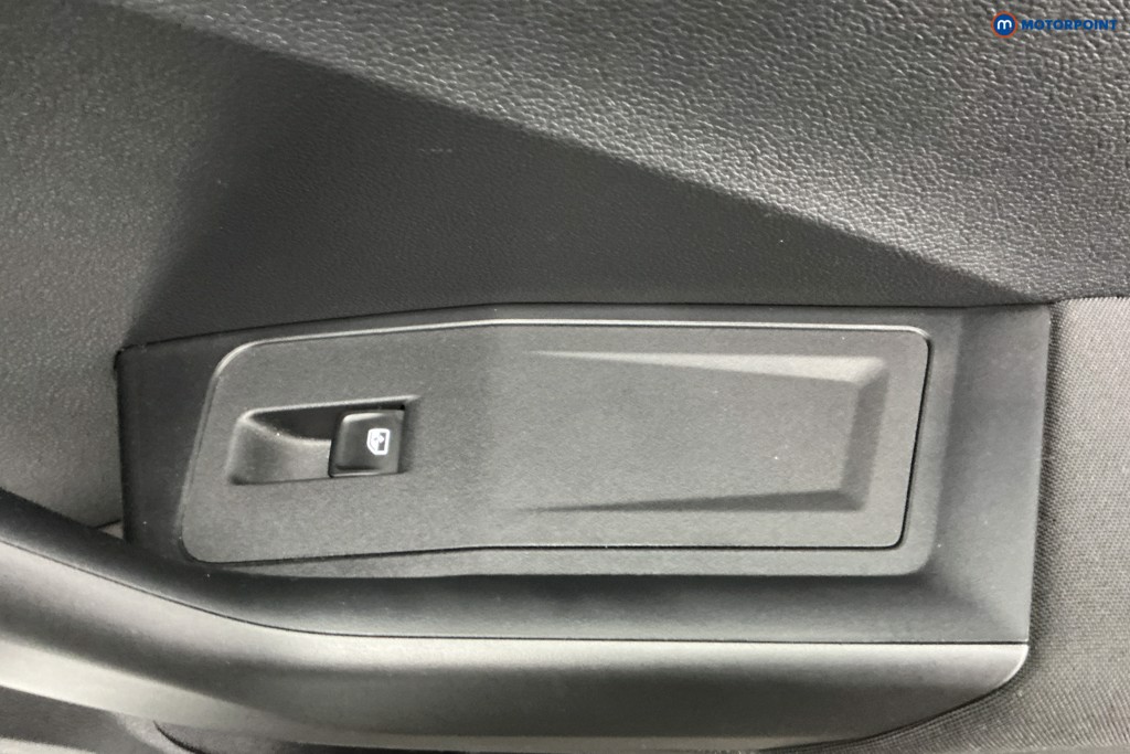 Volkswagen T-Roc Life Manual Petrol SUV - Stock Number (1596477) - 30th supplementary image