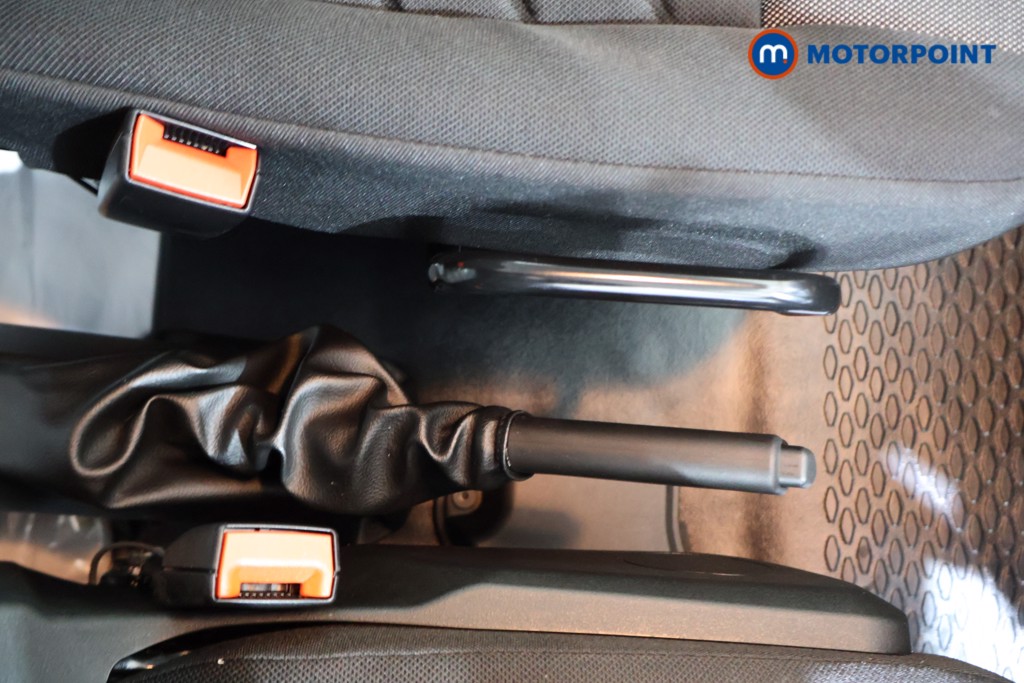 Iveco Daily Business Manual Diesel High Volume-High Roof Van - Stock Number (1597442) - 7th supplementary image