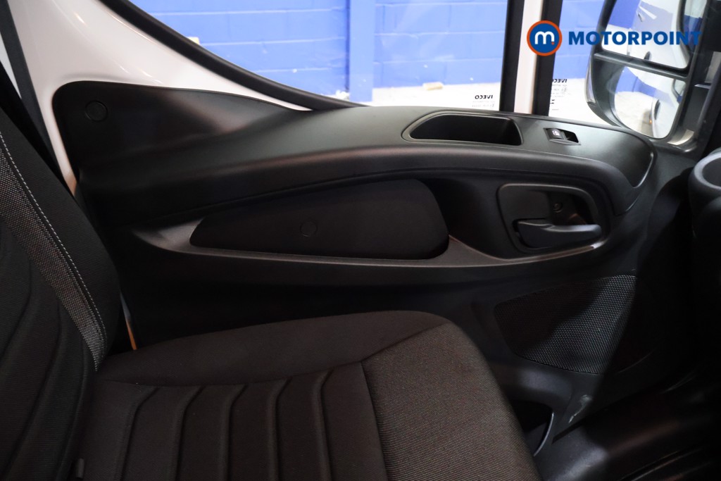 Iveco Daily Business Manual Diesel High Volume-High Roof Van - Stock Number (1597442) - 8th supplementary image