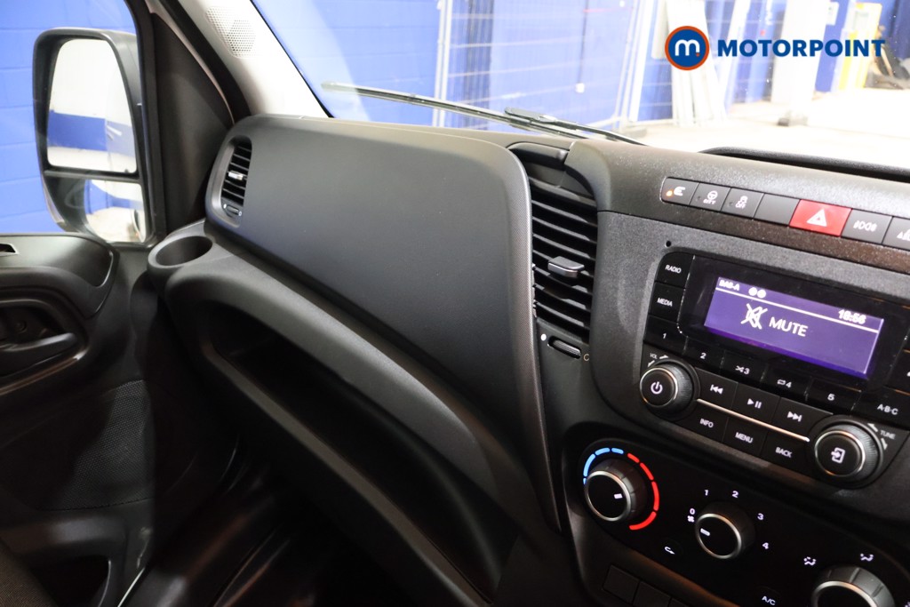 Iveco Daily Business Manual Diesel High Volume-High Roof Van - Stock Number (1597442) - 9th supplementary image