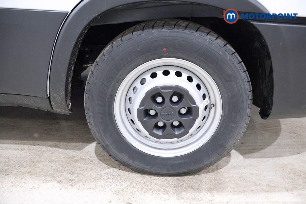 Iveco Daily Business Manual Diesel High Volume-High Roof Van - Stock Number (1597442) - 16th supplementary image