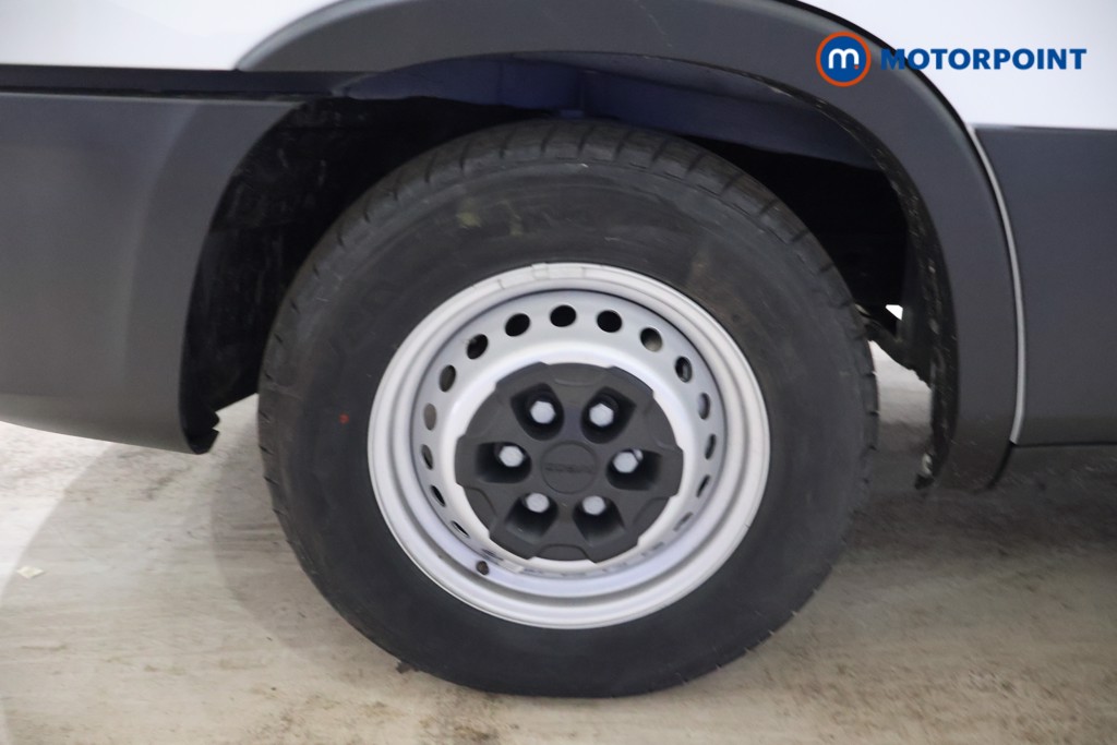 Iveco Daily Business Manual Diesel High Volume-High Roof Van - Stock Number (1597442) - 17th supplementary image