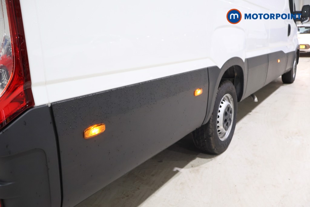 Iveco Daily Business Manual Diesel High Volume-High Roof Van - Stock Number (1597442) - 23rd supplementary image