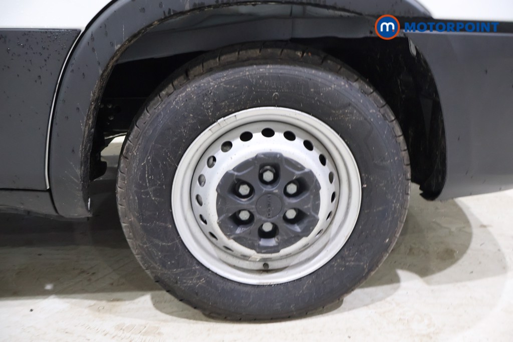 Iveco Daily Business Manual Diesel High Volume-High Roof Van - Stock Number (1597442) - 26th supplementary image