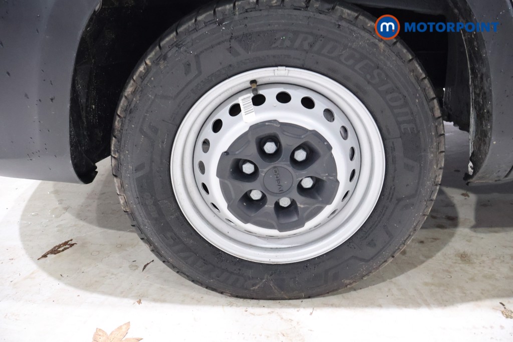 Iveco Daily Business Manual Diesel High Volume-High Roof Van - Stock Number (1597442) - 30th supplementary image