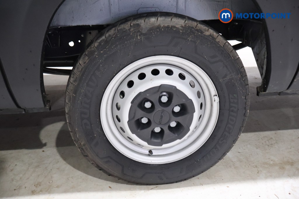 Iveco Daily Business Manual Diesel High Volume-High Roof Van - Stock Number (1597442) - 31st supplementary image