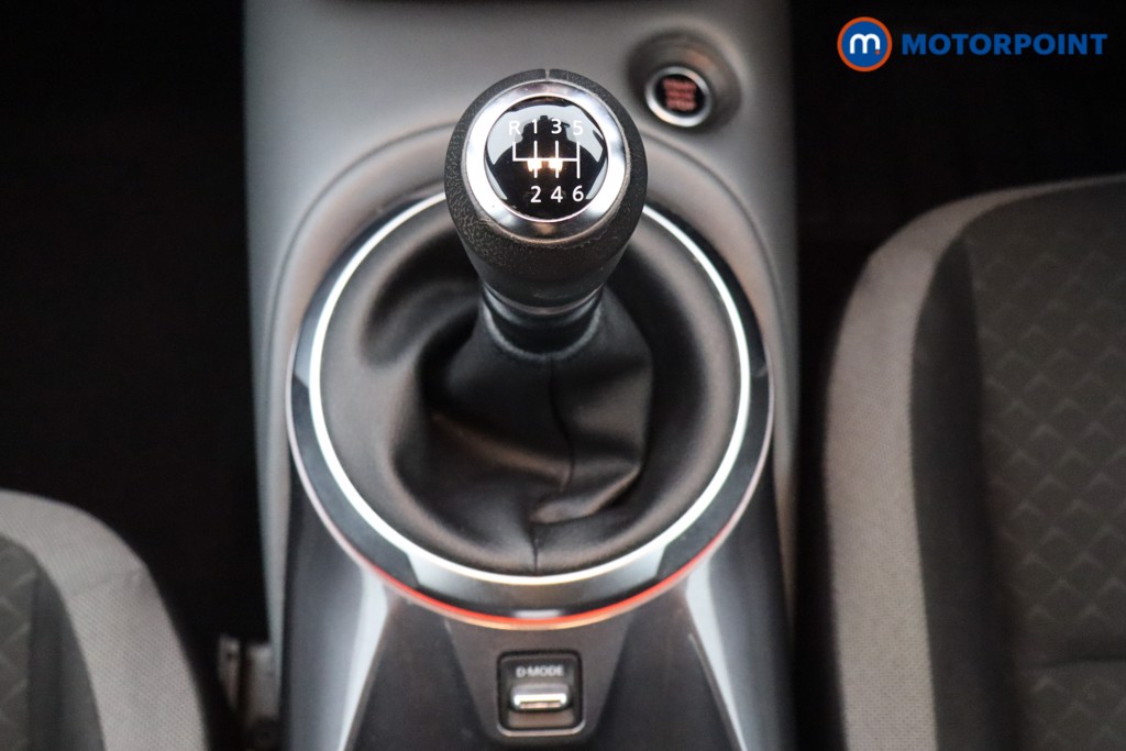 Nissan Juke N-Connecta Manual Petrol SUV - Stock Number (1597695) - 4th supplementary image