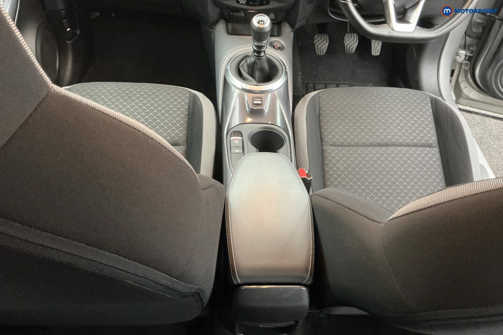 Nissan Juke N-Connecta Manual Petrol SUV - Stock Number (1598200) - 11th supplementary image