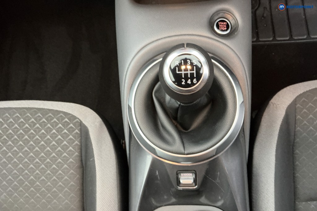 Nissan Juke N-Connecta Manual Petrol SUV - Stock Number (1598200) - 19th supplementary image