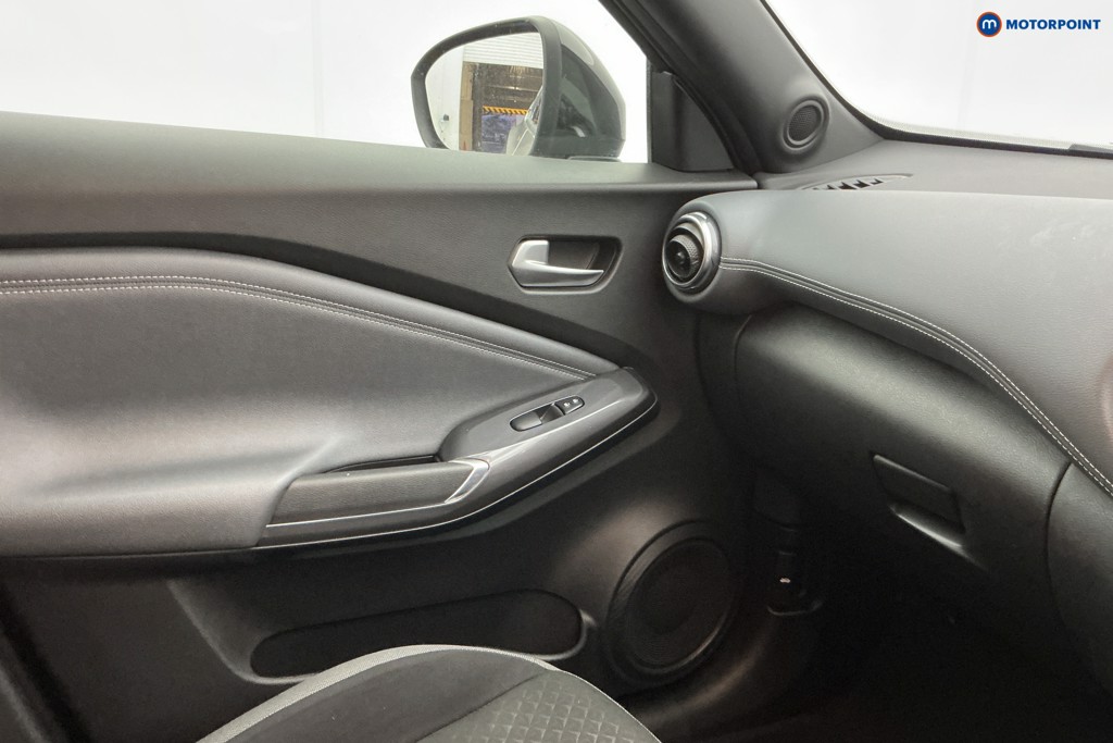 Nissan Juke N-Connecta Manual Petrol SUV - Stock Number (1598200) - 22nd supplementary image