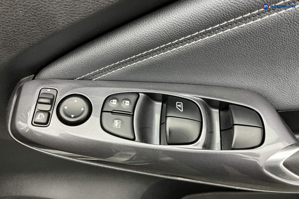 Nissan Juke N-Connecta Manual Petrol SUV - Stock Number (1598200) - 27th supplementary image