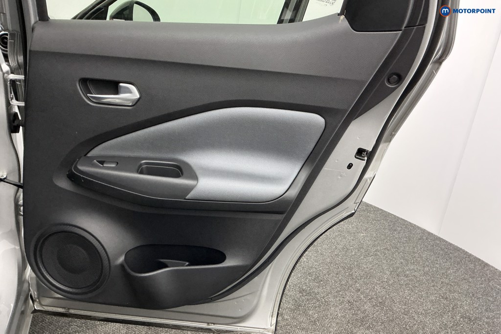 Nissan Juke N-Connecta Manual Petrol SUV - Stock Number (1598200) - 28th supplementary image