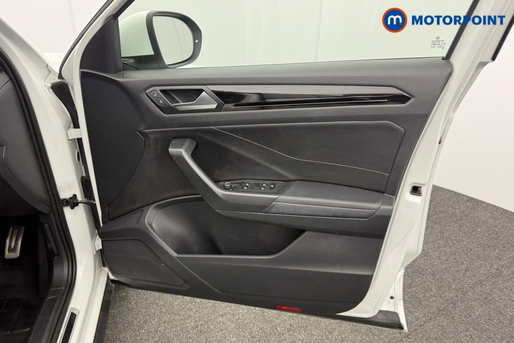 Volkswagen T-Roc R-Line Automatic Petrol SUV - Stock Number (1599327) - 18th supplementary image
