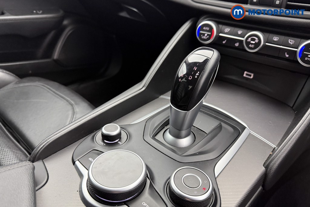 Alfa Romeo Giulia Veloce Automatic Petrol Saloon - Stock Number (1603368) - 14th supplementary image