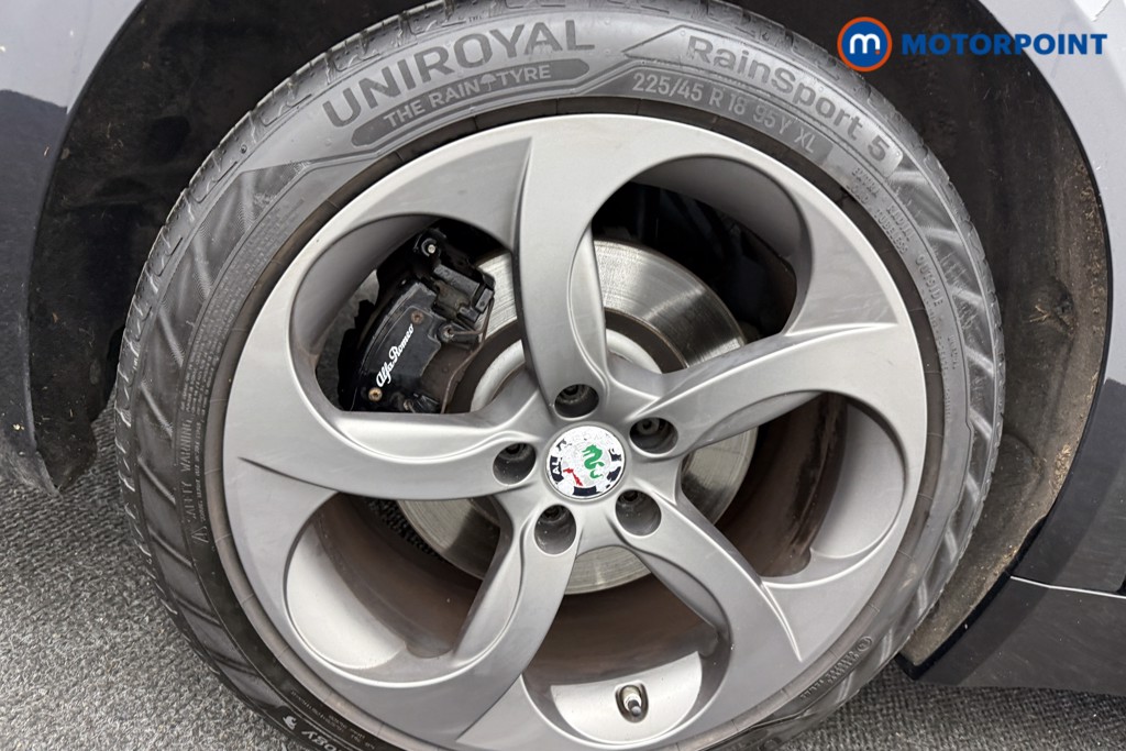 Alfa Romeo Giulia Veloce Automatic Petrol Saloon - Stock Number (1603368) - 32nd supplementary image
