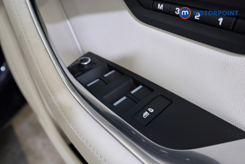 Jaguar XE HSE Automatic Diesel Saloon - Stock Number (1603619) - 13th supplementary image