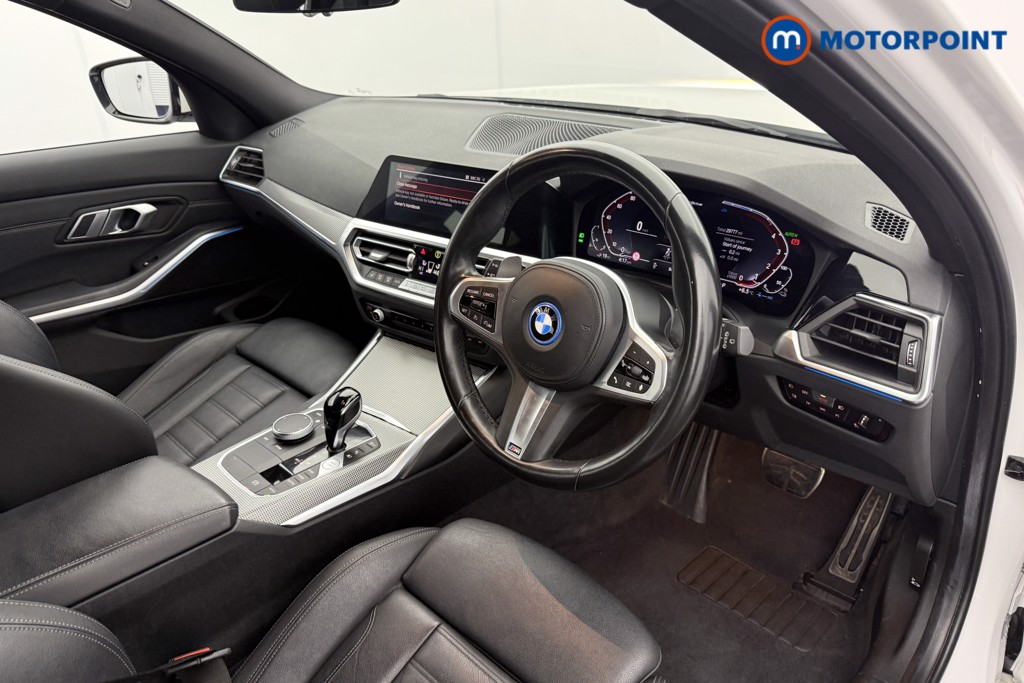 BMW 3 Series M Sport Automatic Petrol Plug-In Hybrid Estate - Stock Number (1604359) - 4th supplementary image