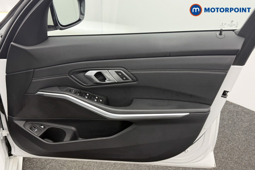 BMW 3 Series M Sport Automatic Petrol Plug-In Hybrid Estate - Stock Number (1604359) - 20th supplementary image