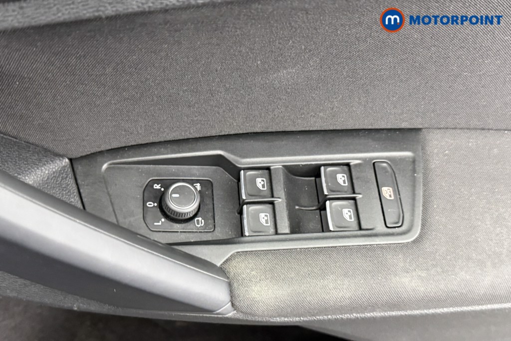 Volkswagen Tiguan Active Manual Petrol SUV - Stock Number (1604622) - 17th supplementary image