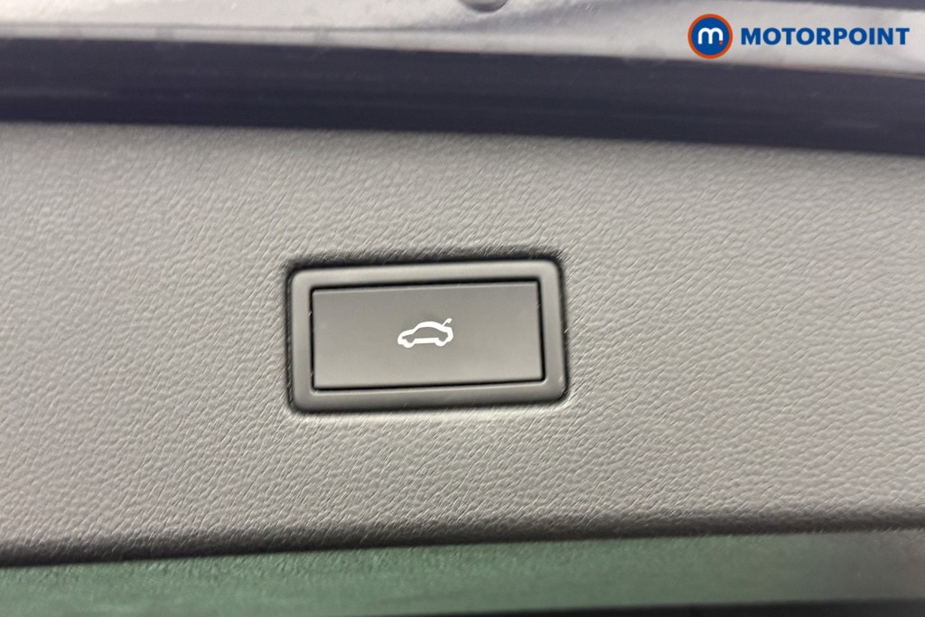 Volkswagen Tiguan Active Manual Petrol SUV - Stock Number (1604622) - 23rd supplementary image