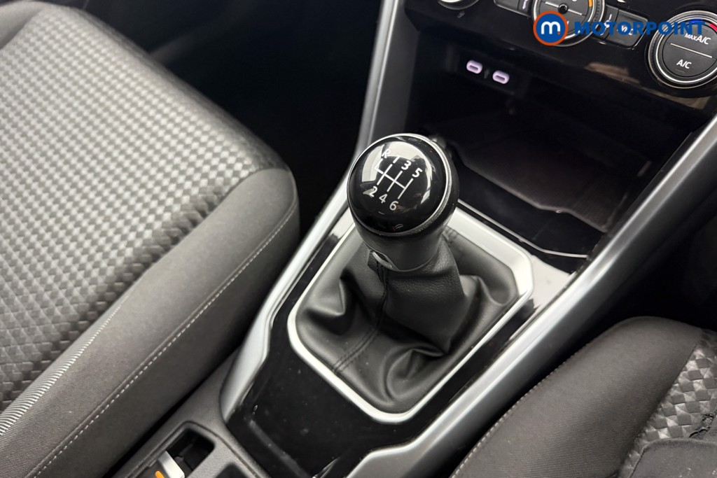 Volkswagen T-Roc Active Manual Petrol SUV - Stock Number (1604746) - 4th supplementary image