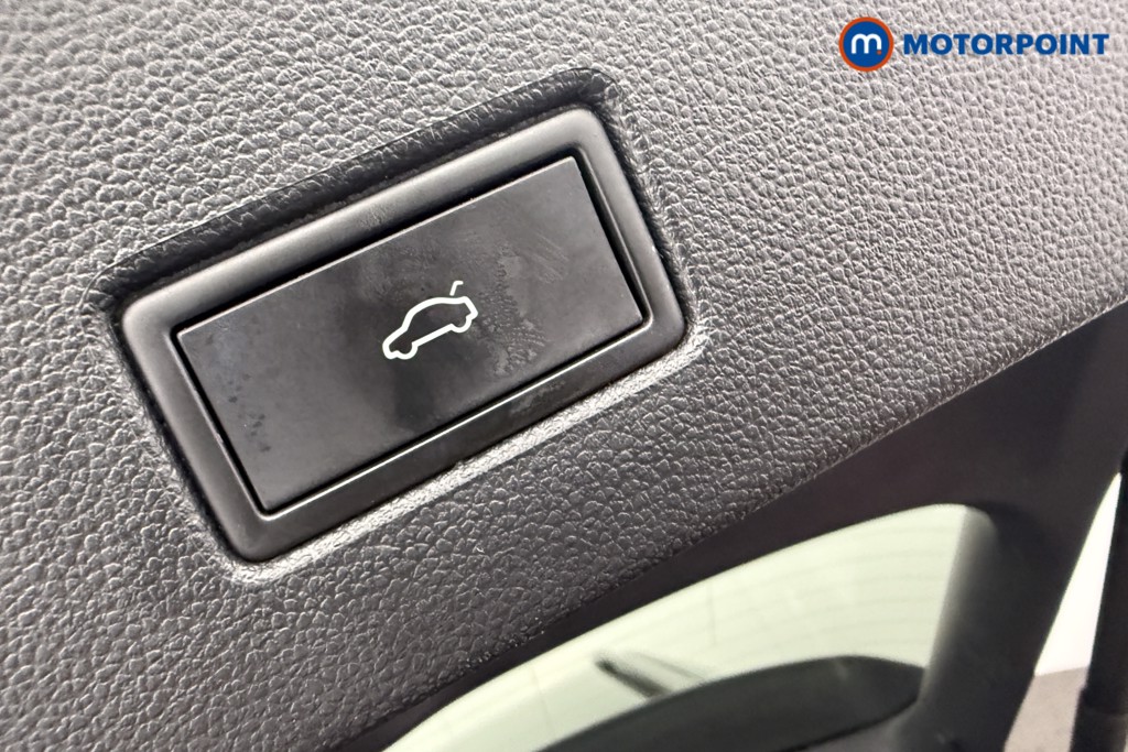 Volkswagen T-Roc Active Manual Petrol SUV - Stock Number (1604746) - 14th supplementary image