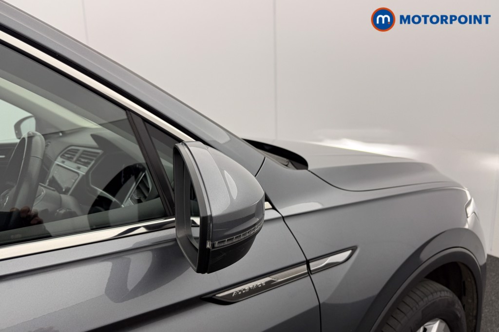 Volkswagen Tiguan Allspace Life Automatic Petrol SUV - Stock Number (1604910) - 19th supplementary image