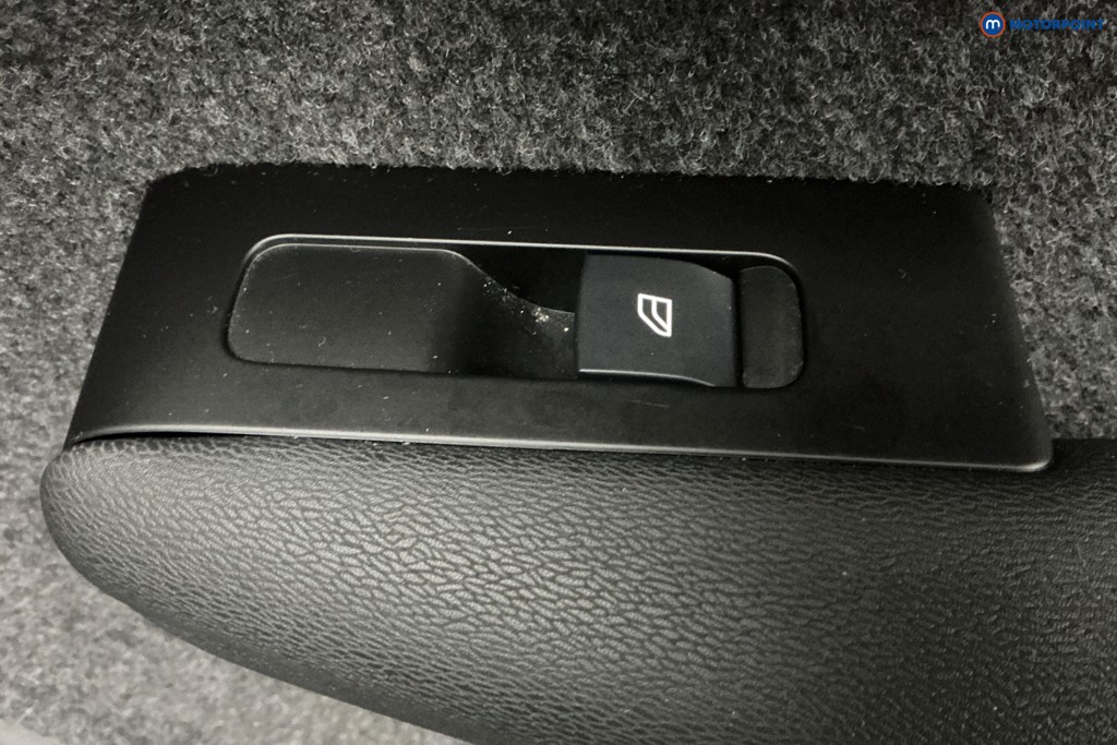 Volvo Xc40 R Design Pro Automatic Petrol Plug-In Hybrid SUV - Stock Number (1599400) - 27th supplementary image