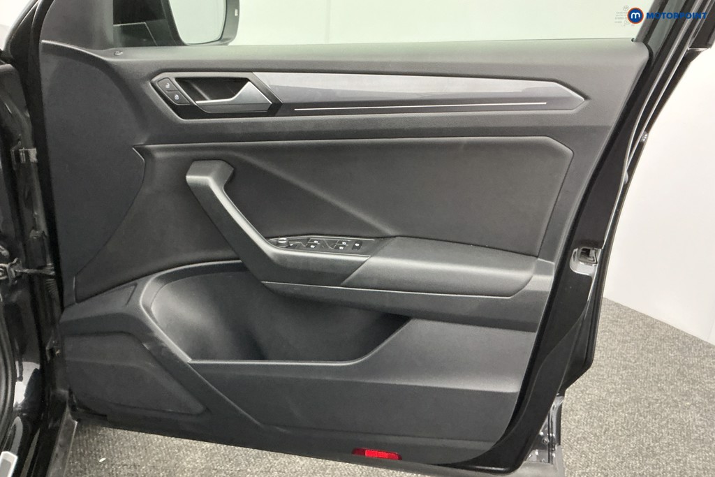 Volkswagen T-Roc R-Line Manual Petrol SUV - Stock Number (1599471) - 22nd supplementary image