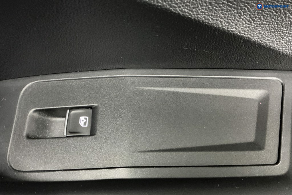 Volkswagen T-Roc R-Line Manual Petrol SUV - Stock Number (1599471) - 26th supplementary image