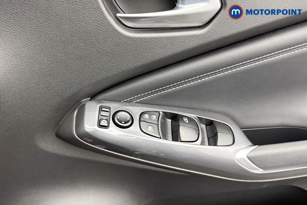 Nissan Juke N-Connecta Automatic Petrol SUV - Stock Number (1601132) - 16th supplementary image