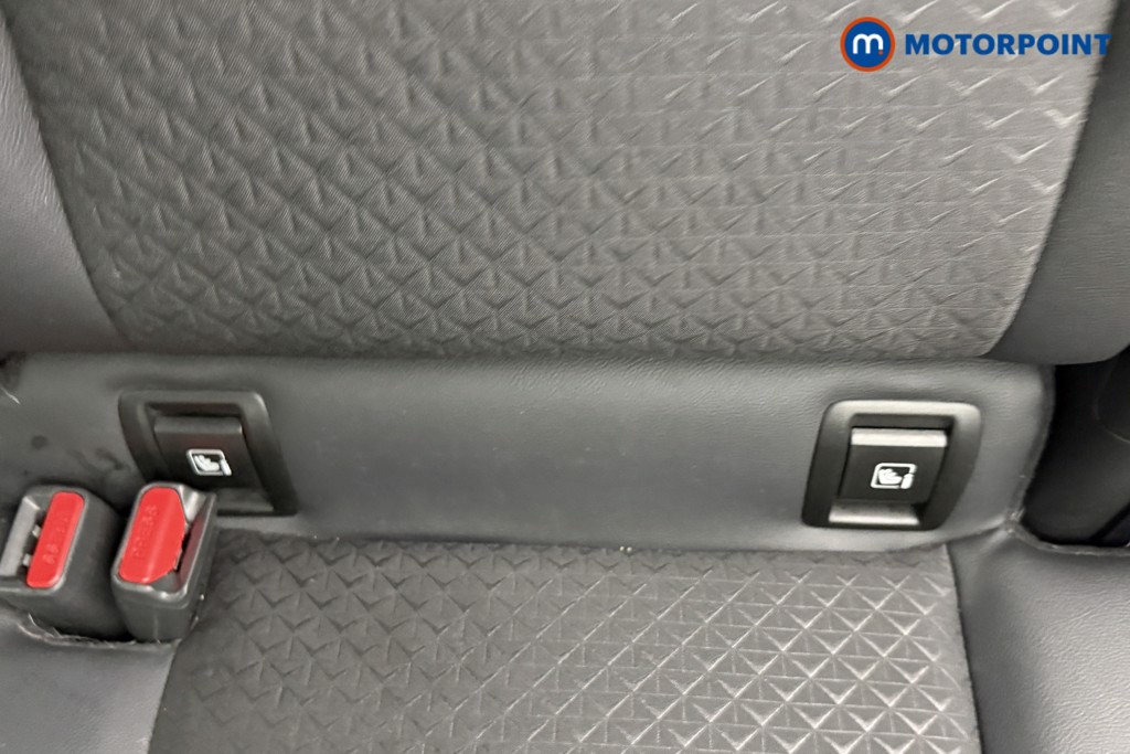 Nissan Juke N-Connecta Automatic Petrol SUV - Stock Number (1601132) - 24th supplementary image