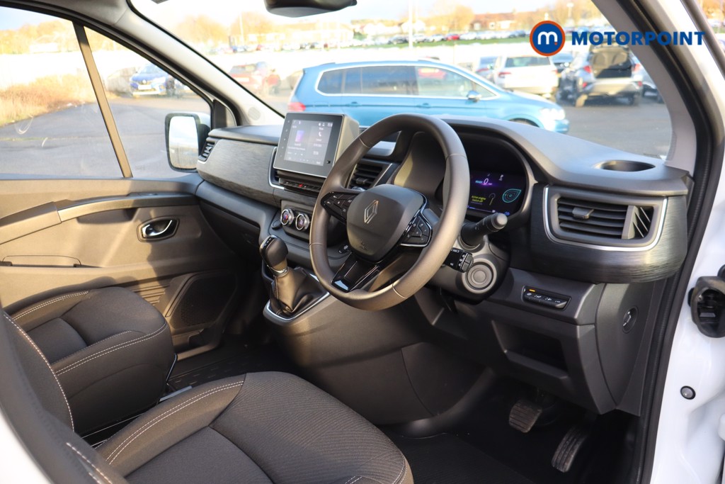 Renault Trafic Advance Automatic Electric Panel Van - Stock Number (1604188) - Passenger side front corner